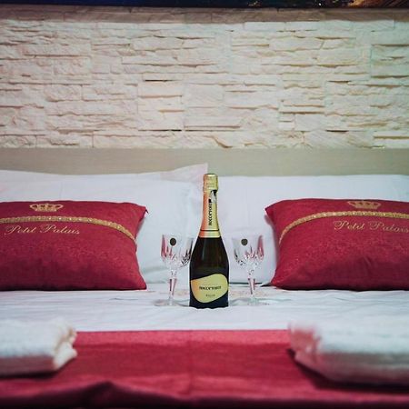 Suite Petit Катания Екстериор снимка