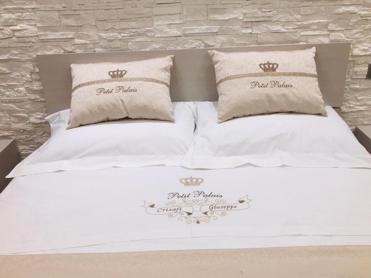 Suite Petit Катания Екстериор снимка