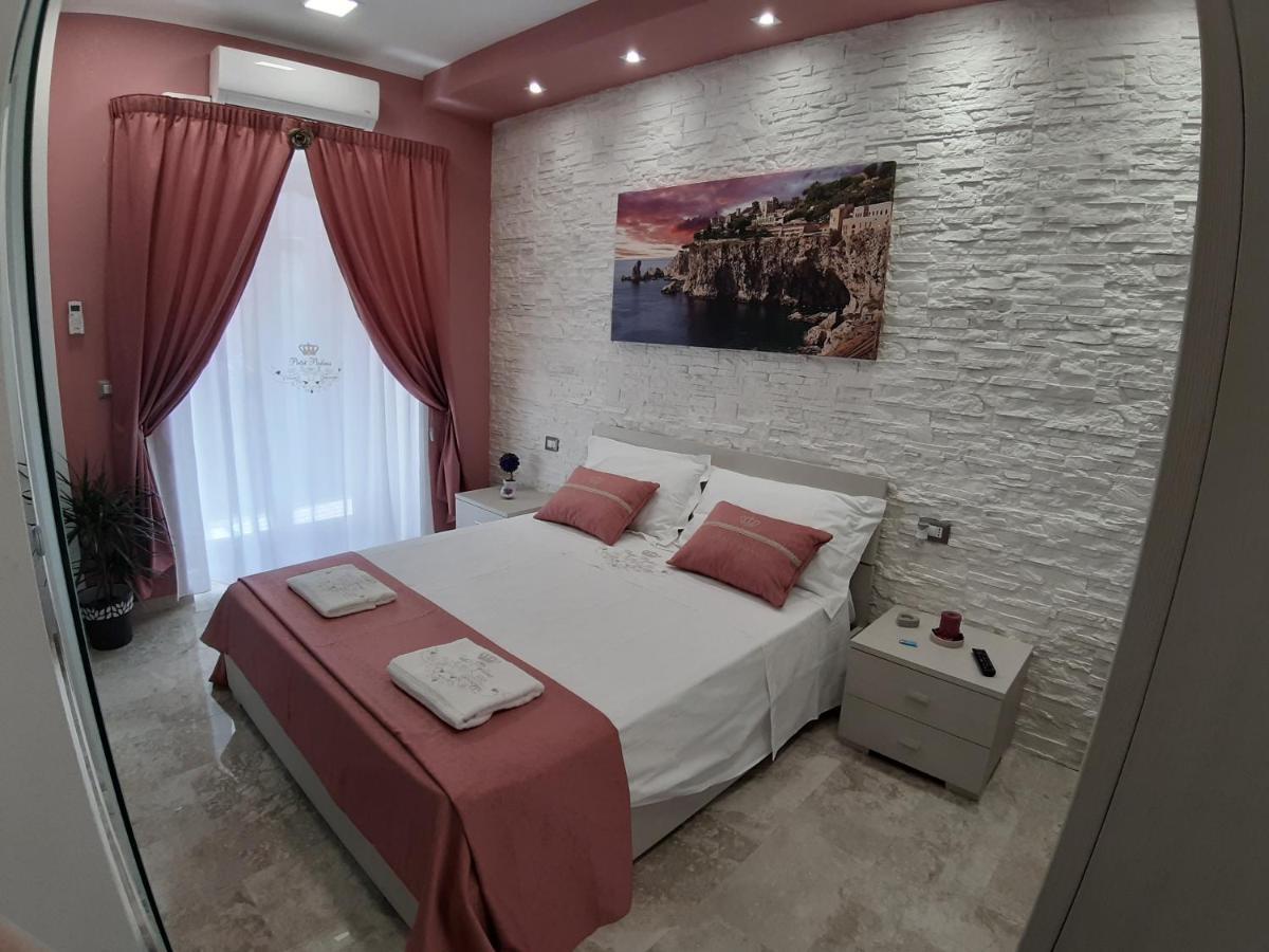 Suite Petit Катания Екстериор снимка